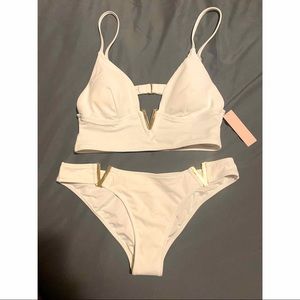 Victoria’s Secret White V-hardware Bikini set